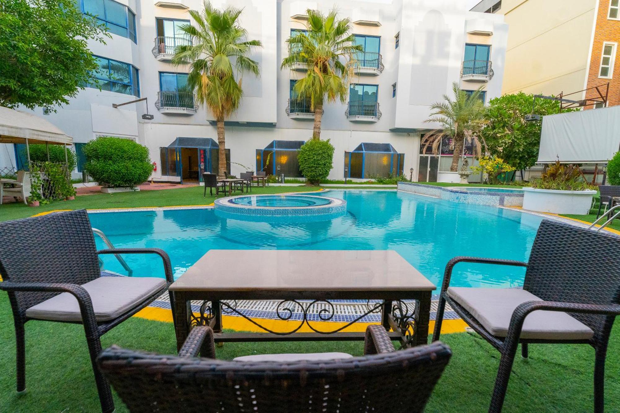 Majestic Hotel 麦纳麦 外观 照片