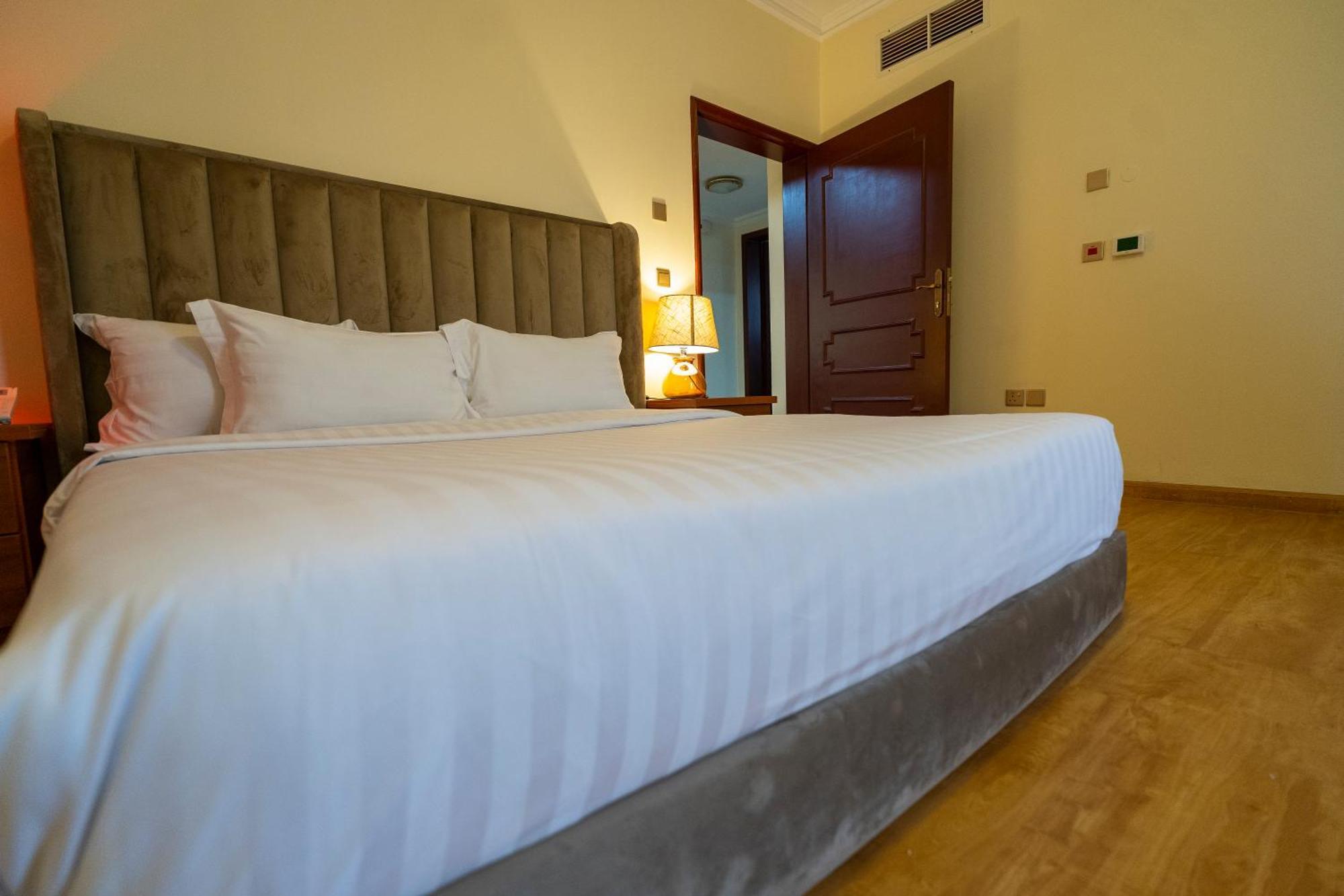 Majestic Hotel 麦纳麦 外观 照片
