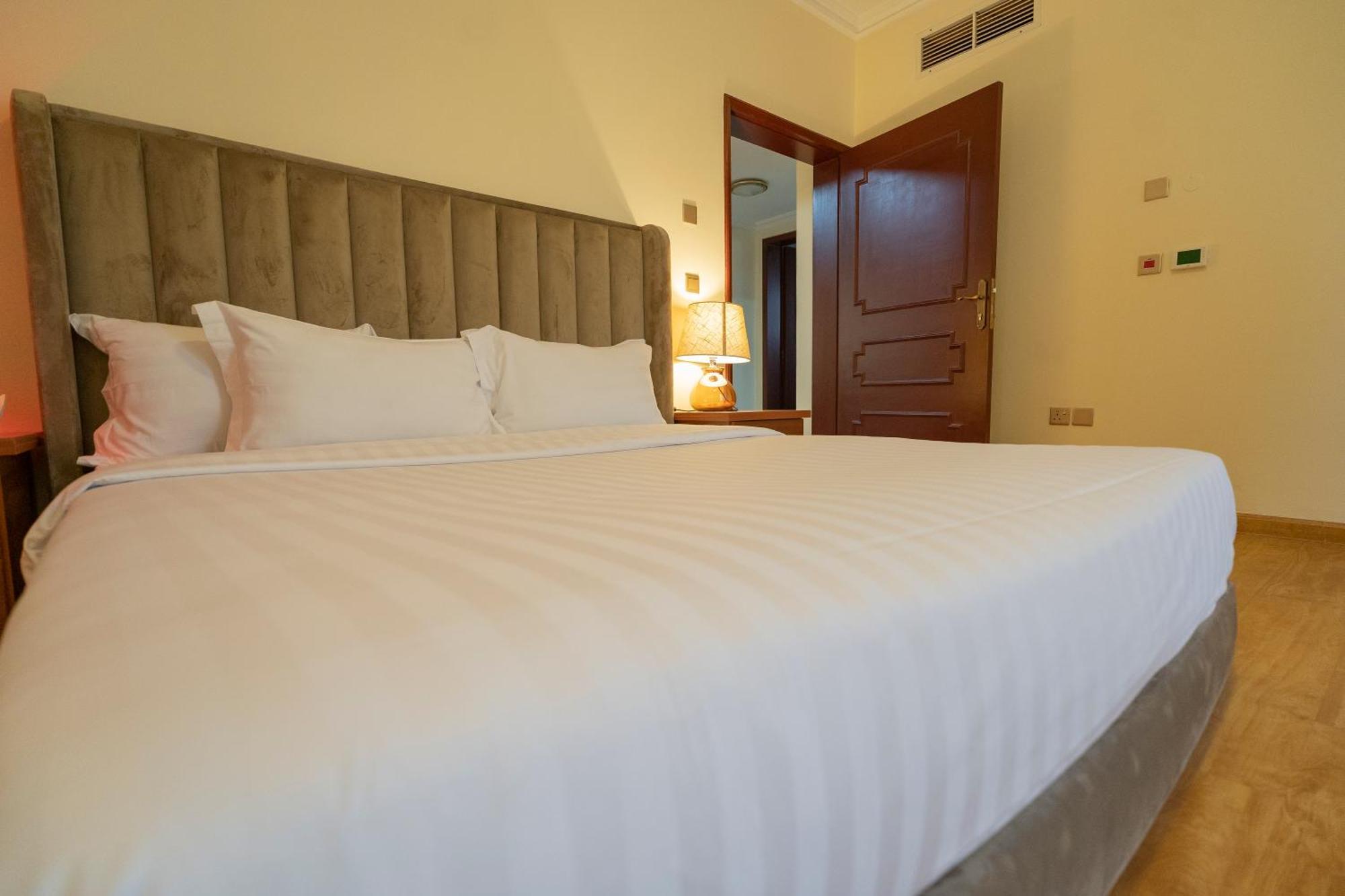 Majestic Hotel 麦纳麦 外观 照片