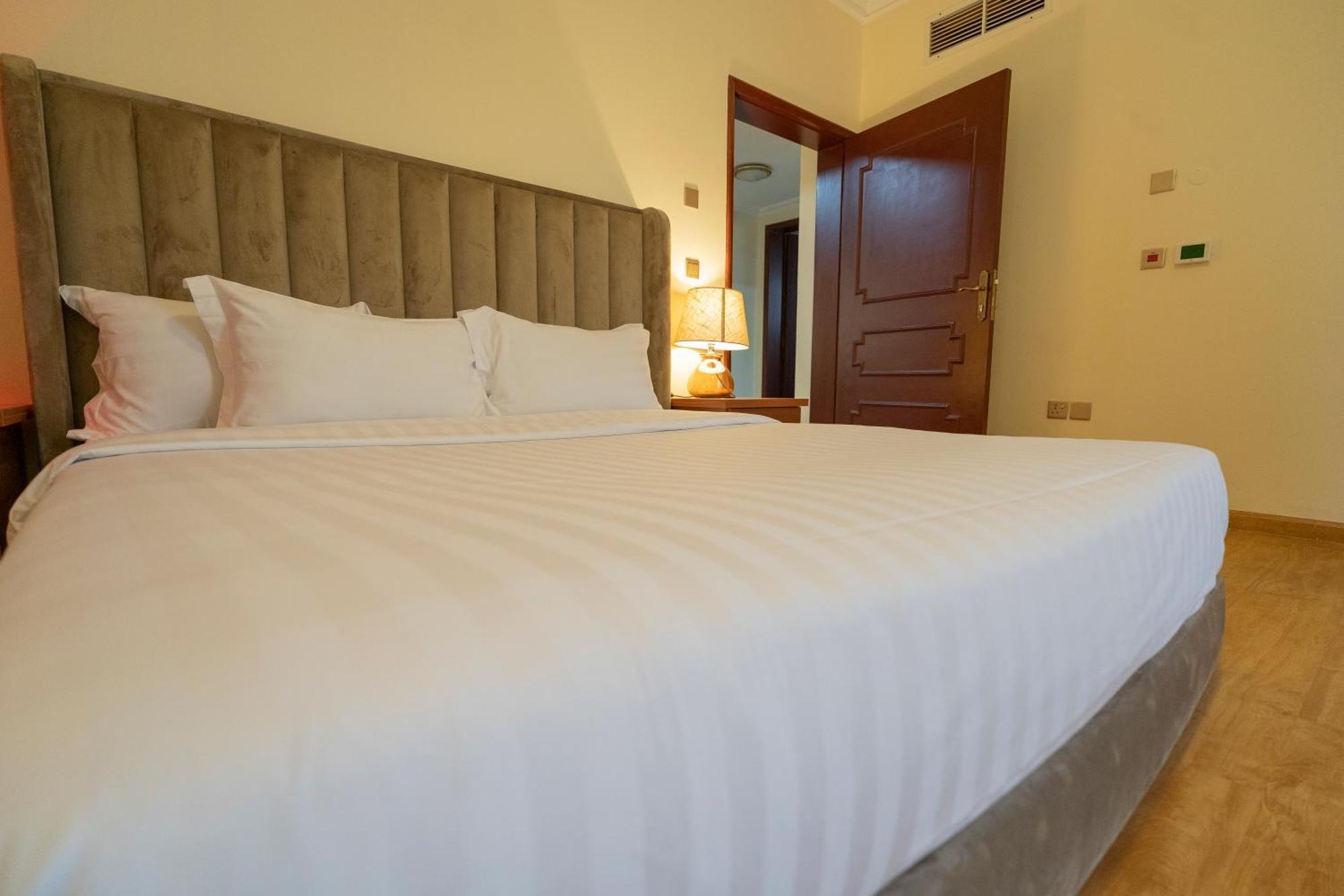 Majestic Hotel 麦纳麦 外观 照片